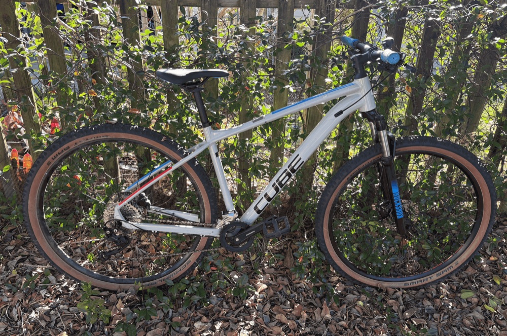 A white and blue adult mountain bike, one of the bikes in the Kingscliff hire fleet